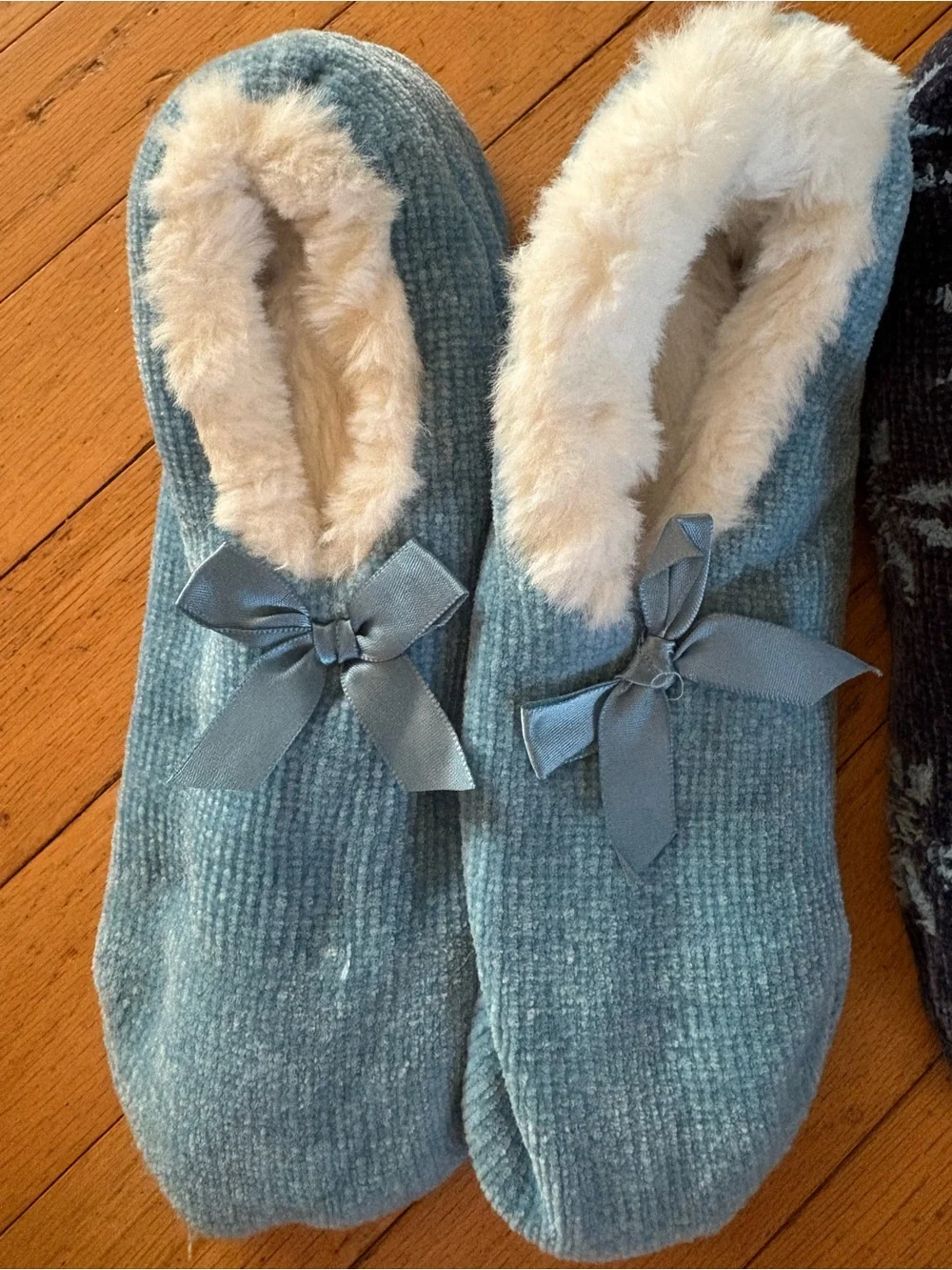 3Pair Brand New Slippers Size 7. Super Soft NEVER WORN!